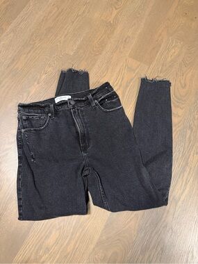 Abercrombie & Fitch Black High-Rise Skinny Jeans with Raw Hem